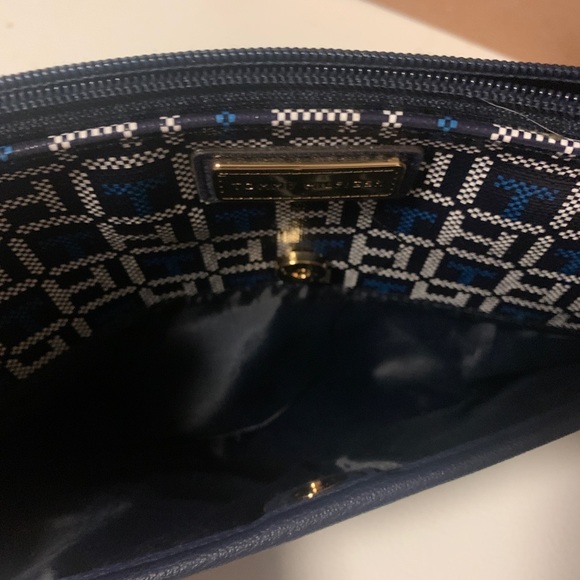 Tommy Hilfiger Crossbody Purse - Picture 4 of 5